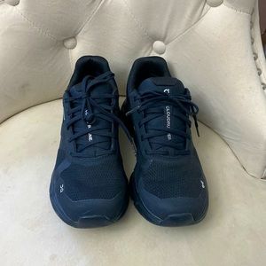 Black OC, cloud runners